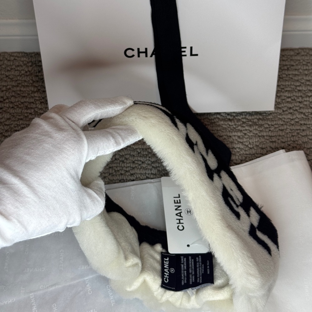 NWT Chanel Shearling Headband - Picture 7 of 14